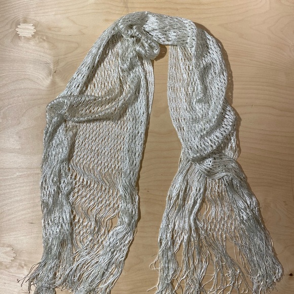 Lacy Silver /White thread Scarf (IO) - Picture 2 of 10